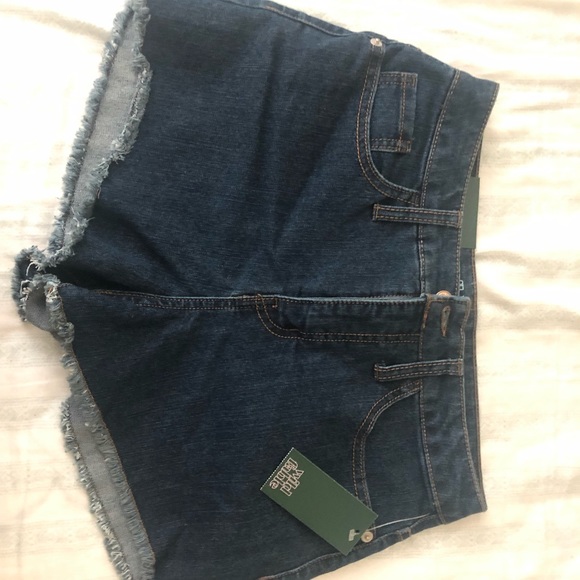 BRAND NEW jean shorts - Picture 1 of 3